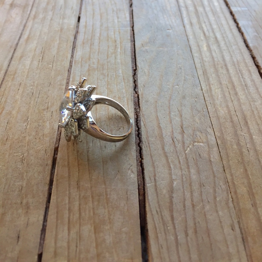 Sterling silver CZ flower ring - Picture 7 of 8